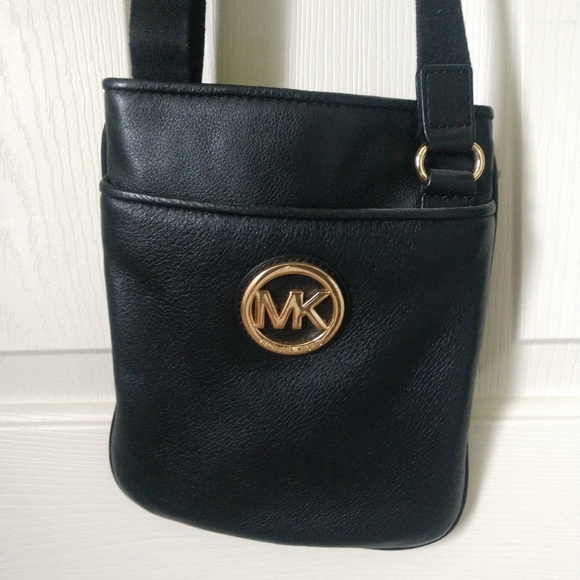 Michael Kors Handbags - Michael Kors Crossbody Black Bag